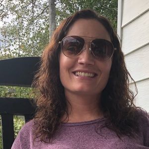 Meet your Posher, Debbie